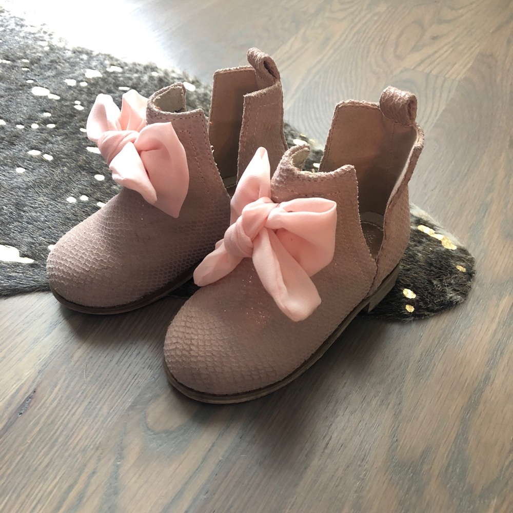 Size 6T Joyfolie Pink Bow Boots